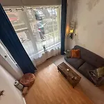 홈스테이 Bright & Spacious Room In Shared Flat In Friedrichshain 베를린