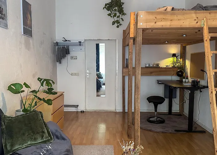 Bright & Spacious In Vibrant Friedrichshain 홈스테이