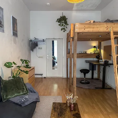 Bright & Spacious In Shared Flat In Friedrichshain Quarto em Acomodações Particulares