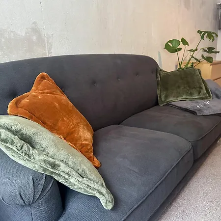 Bright & Spacious In Vibrant Friedrichshain Berlin