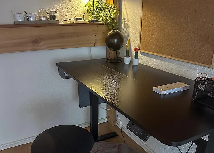 Bright & Spacious In Vibrant Friedrichshain Homestay